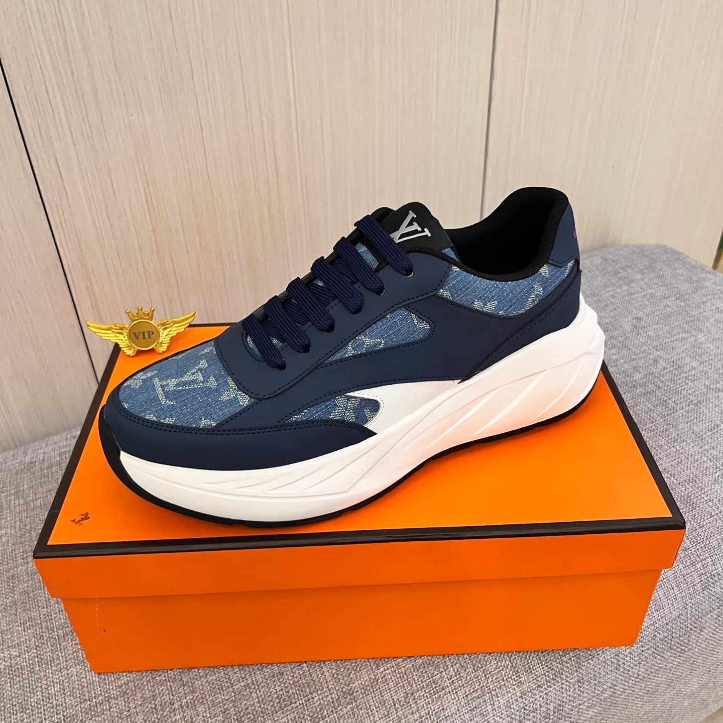 Men's shoes 💰 460 men's shoes 💰 [ LV ] 🔥 Louis Vuitton, high-end men's shoes brand official website 1:1 latest masterpiece: uppers are made of Italian imported first-layer cowhide with comfortable and breathable lining ➕ original non-slip and wear-resistant outsole 🔥, making walking more convenient and comfortable! An exclusive new model, a stunning work, a beautiful 1:1 replica [color] compared to the official quality! Create a fashionable personality to set off your uniqueness! A must-have for trendy men! Classic 🔥Size: 38-44 Color: 🔥 2⃣️colors available🔥.